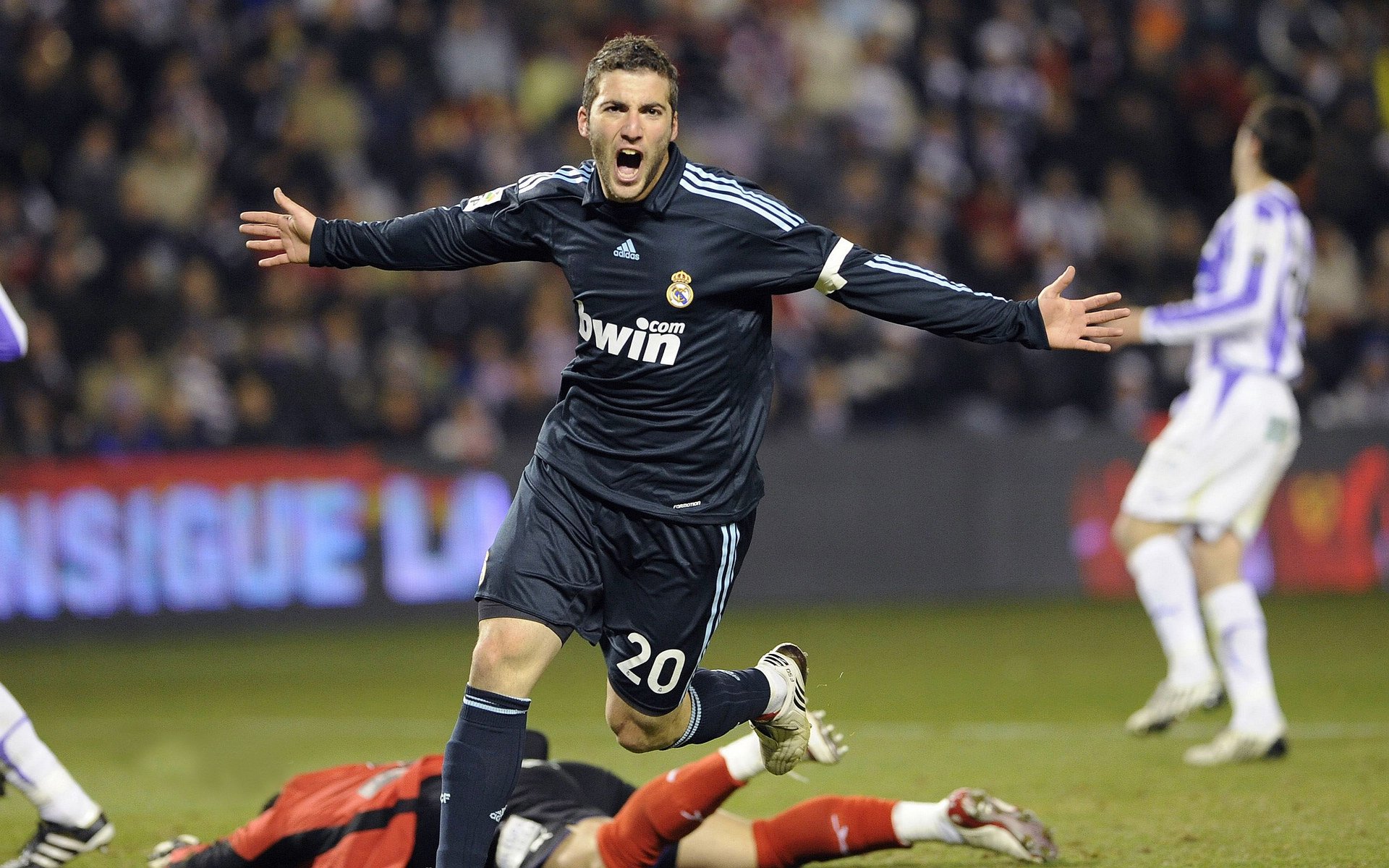 九游全站登录地址-乌拉圭中锋梅开二度，带领球队取胜，乌拉圭队前锋