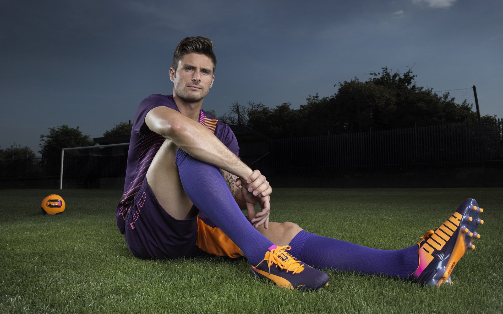 多特蒙德后卫公开承认比赛中失误,展现诚实品质,多特蒙德球员介绍